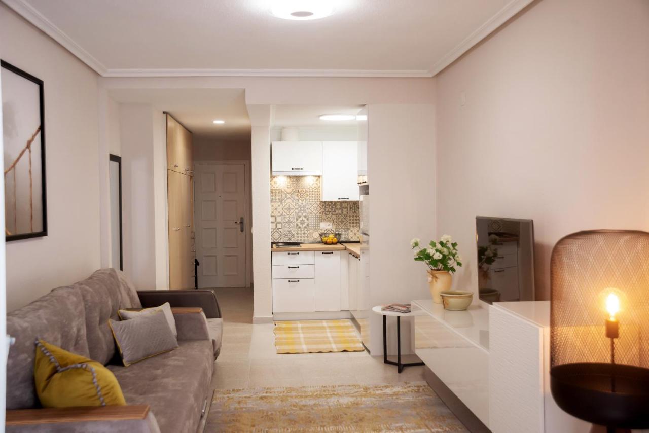 Holiday Studio Jardin Playa Torrevieja Eksteriør bilde